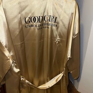 Silk-like Carolina Herrera robe